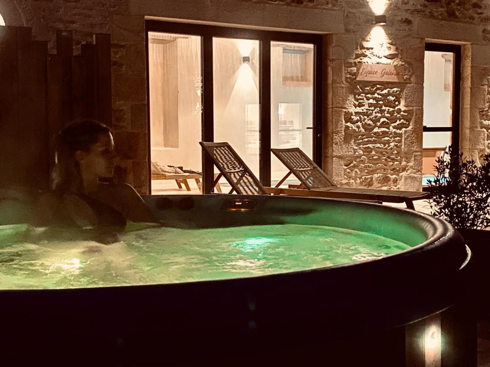 Le Domaine De Soani - Piscine Interieure, Jacuzzis & Sauna Adult Only Saint-Évarzec Exterior foto
